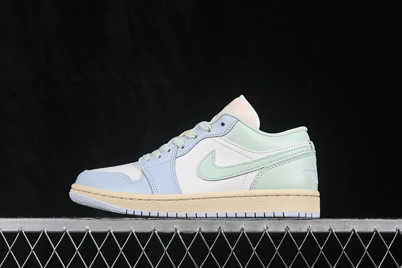 All categories Air Jordan Jordan series basketball shoes Air Jordan 1 Low G version pure original Air Jordan 1 Low AJ1 Joe 1 light blue color matching low-top cultural casual sneakers DC0774-108